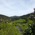4 Pers Avec Cour, Vue Loire - Fr-1-582-122